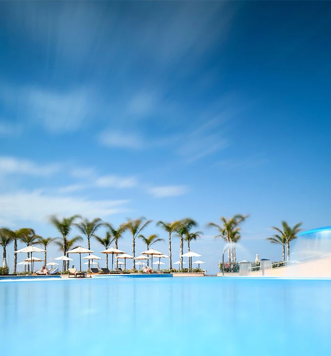 LUMINISCENT blue 31.1x46.7